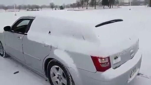 Quitar nieve del coche