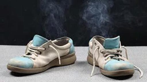 Cómo eliminar el mal olor de los zapatos