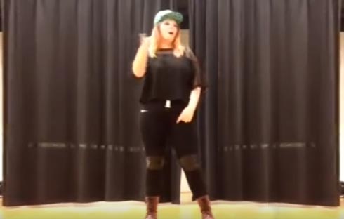 Chica bailando hip hop