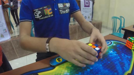 Nuevo récord resolviendo el cubo de Rubik