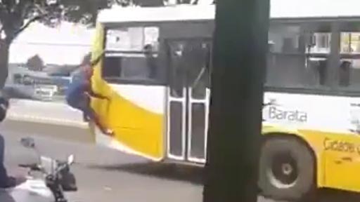 Spider-man en un autobús