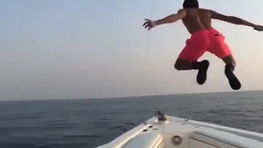 Super salto en un barco