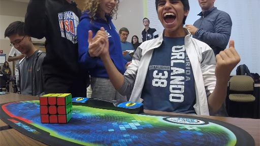 Cubo de Rubik en 4,69 segundos