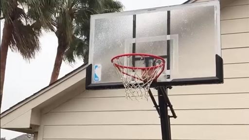 El problema de jugar al basket en invierno