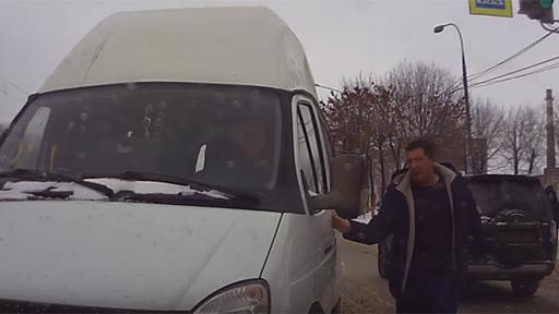 Un conductor ebrio lindola en Rusia