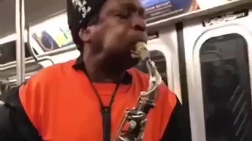 El saxofonista del metro