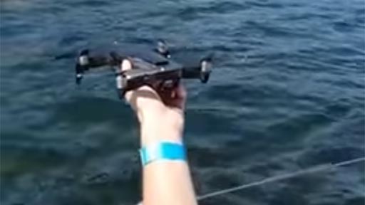 Volando un dron el mar