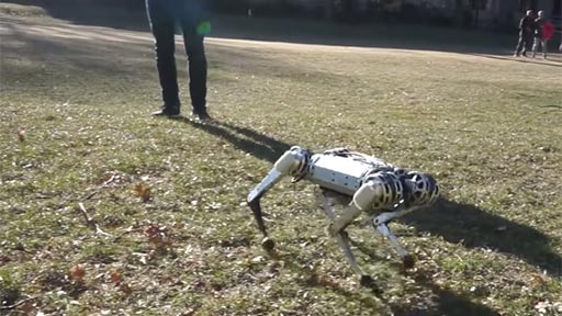 El primer robot en hacer backflips