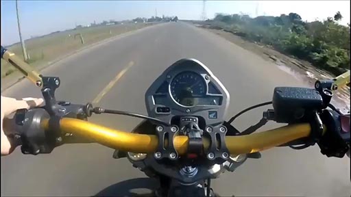 La importancia de llevar guantes en moto